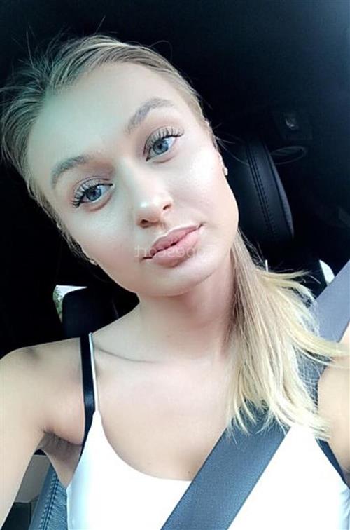 Evanja, 19, Eskilstuna, Svenska Blowjob without Condom to Completion